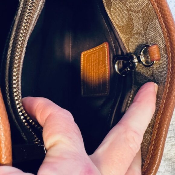 👜 Coach Savannah Small Carryall • Signature Canvas • Used• Classic Crossbody - Picture 12 of 13